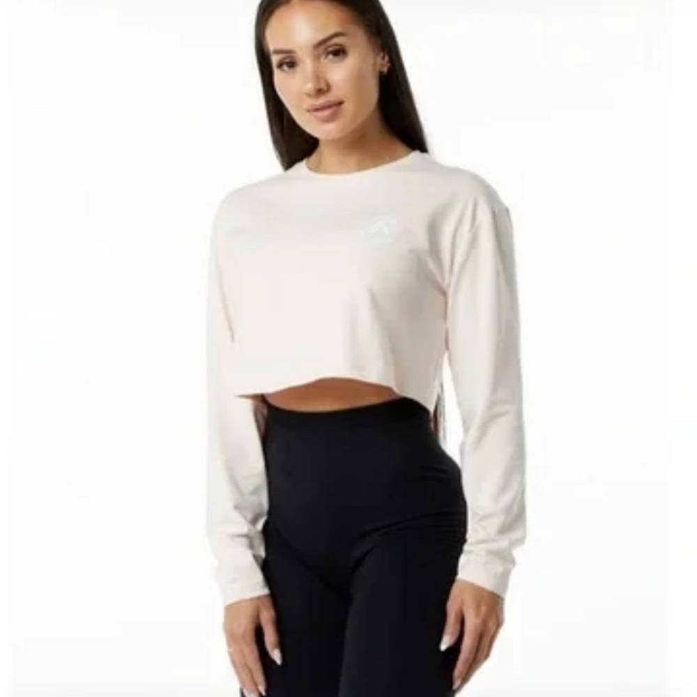 Alphalete Dynasty Cropped Long-Sleeve Top in Pale Pink Women’s Small Gym
